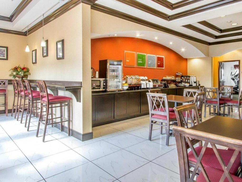 Comfort Inn & Suites Atoka Bagian luar foto