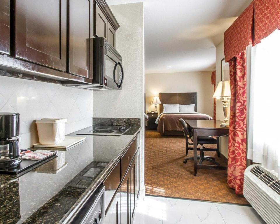Comfort Inn & Suites Atoka Bagian luar foto