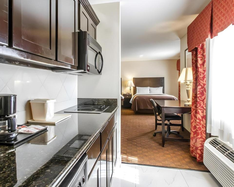 Comfort Inn & Suites Atoka Bagian luar foto