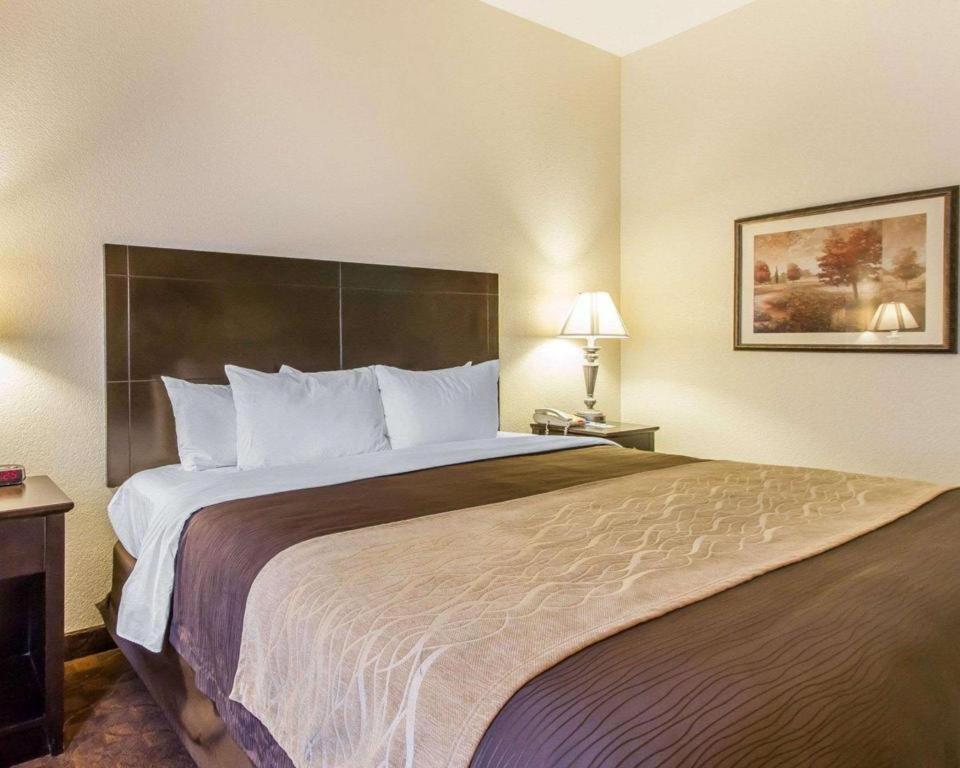 Comfort Inn & Suites Atoka Bagian luar foto