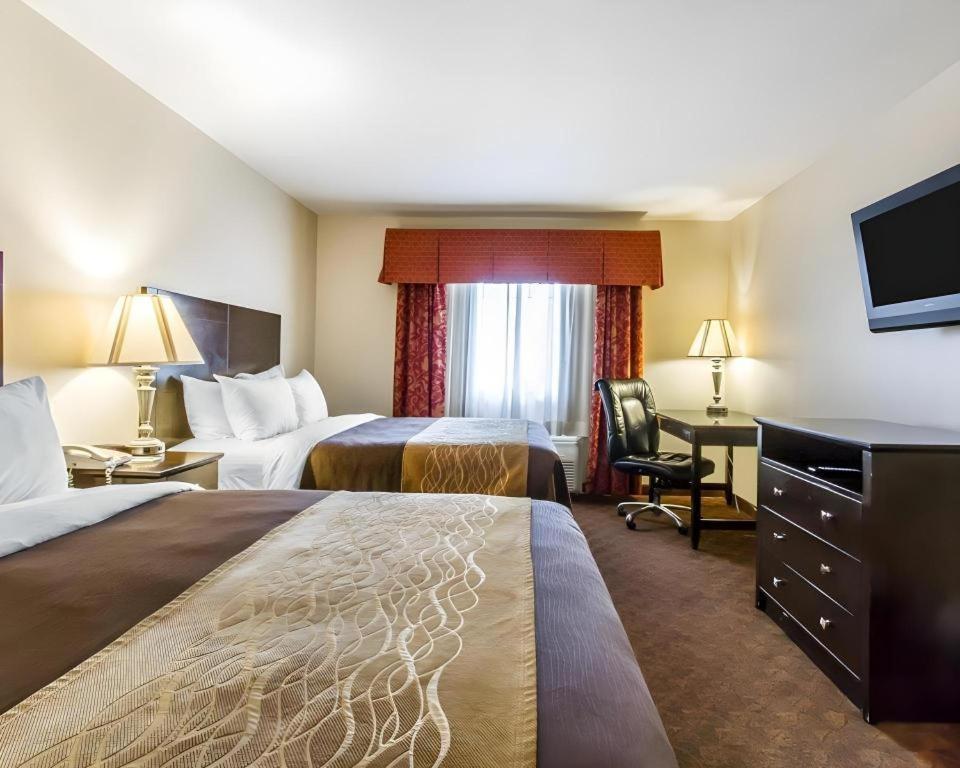 Comfort Inn & Suites Atoka Bagian luar foto
