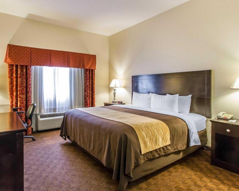Comfort Inn & Suites Atoka Bagian luar foto