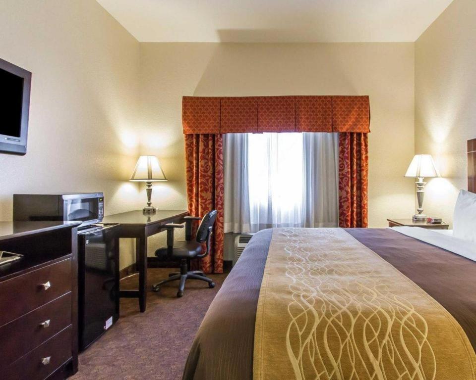 Comfort Inn & Suites Atoka Bagian luar foto