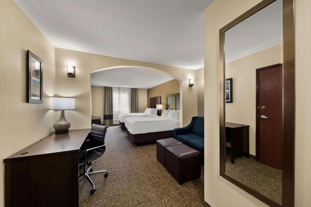 Comfort Inn & Suites Atoka Bagian luar foto