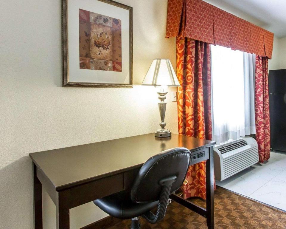 Comfort Inn & Suites Atoka Bagian luar foto