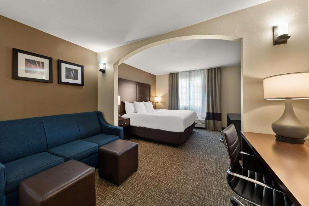 Comfort Inn & Suites Atoka Bagian luar foto