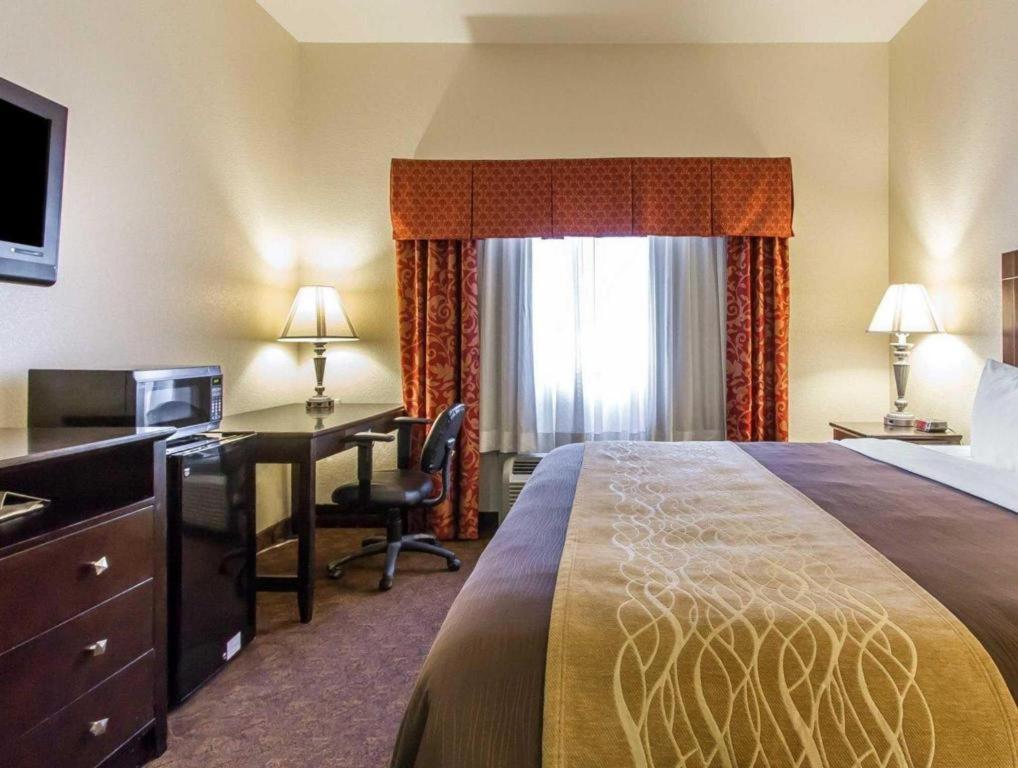 Comfort Inn & Suites Atoka Bagian luar foto