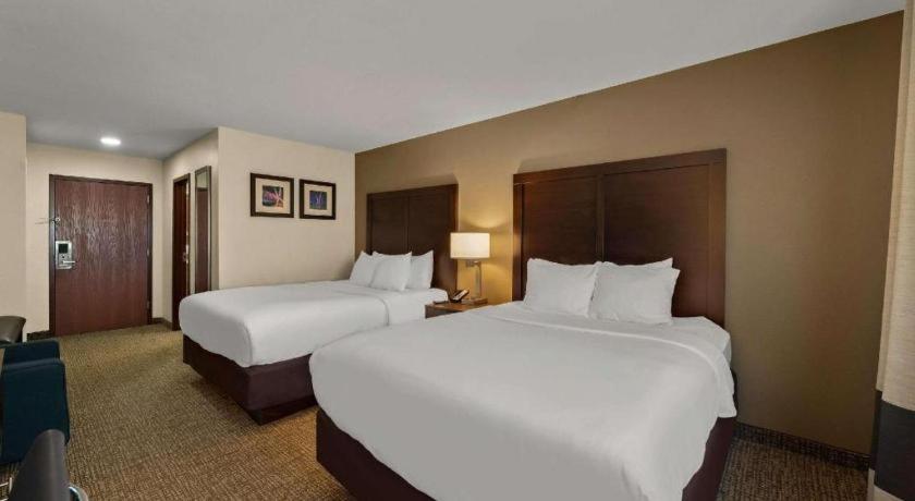 Comfort Inn & Suites Atoka Bagian luar foto