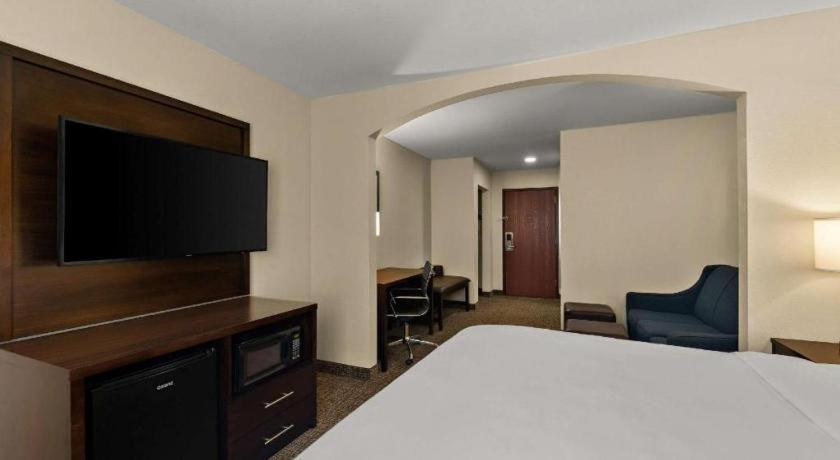 Comfort Inn & Suites Atoka Bagian luar foto