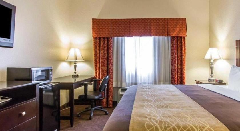 Comfort Inn & Suites Atoka Bagian luar foto