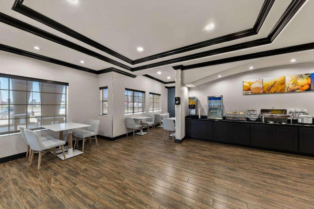 Comfort Inn & Suites Atoka Bagian luar foto